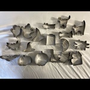 Halloween cookie cutters 18 piece set. price Firm